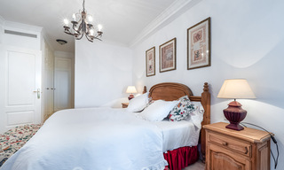 Appartement authentique en première ligne de plage à vendre, avec vue sur la mer, à deux pas de Puerto Banus à Marbella 38635 