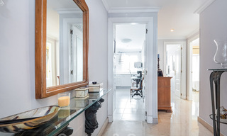 Appartement authentique en première ligne de plage à vendre, avec vue sur la mer, à deux pas de Puerto Banus à Marbella 38636 