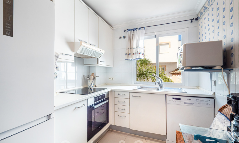 Appartement authentique en première ligne de plage à vendre, avec vue sur la mer, à deux pas de Puerto Banus à Marbella 38639