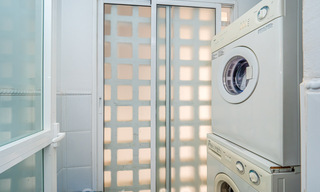 Appartement authentique en première ligne de plage à vendre, avec vue sur la mer, à deux pas de Puerto Banus à Marbella 38640 