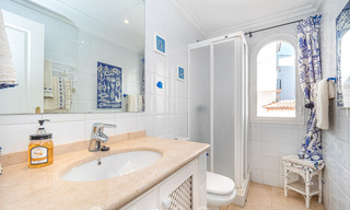 Appartement authentique en première ligne de plage à vendre, avec vue sur la mer, à deux pas de Puerto Banus à Marbella 38642 