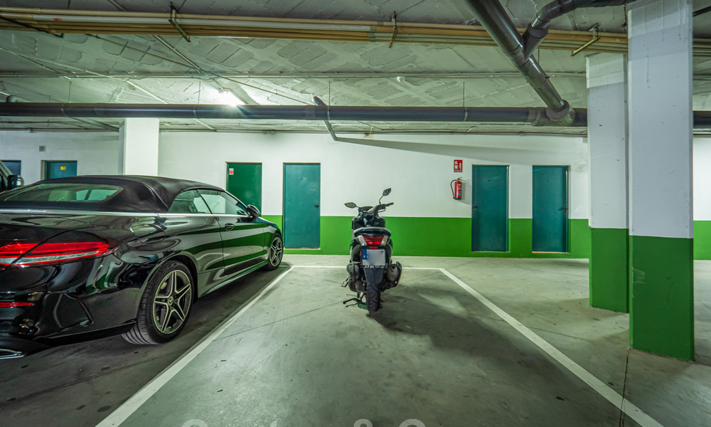 Appartement authentique en première ligne de plage à vendre, avec vue sur la mer, à deux pas de Puerto Banus à Marbella 38651