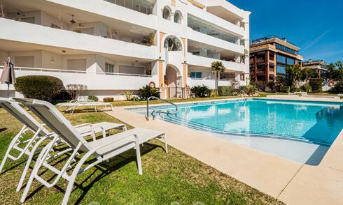 Appartement authentique en première ligne de plage à vendre, avec vue sur la mer, à deux pas de Puerto Banus à Marbella 38652