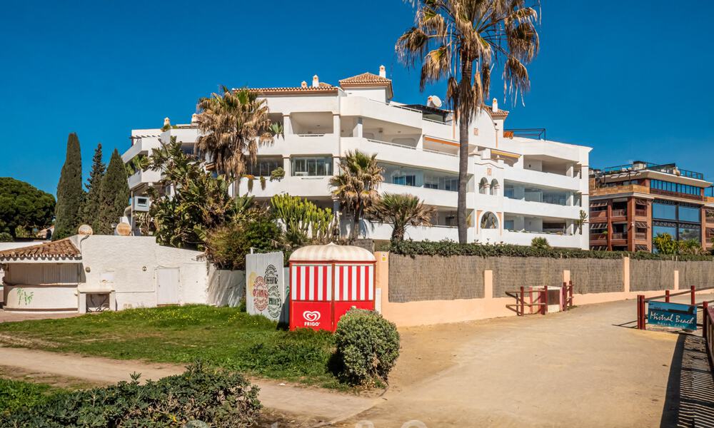 Appartement authentique en première ligne de plage à vendre, avec vue sur la mer, à deux pas de Puerto Banus à Marbella 38658