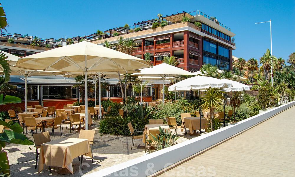 Appartement authentique en première ligne de plage à vendre, avec vue sur la mer, à deux pas de Puerto Banus à Marbella 38661