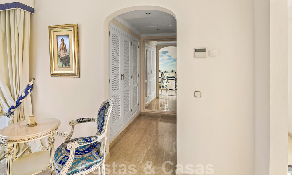 Villa de luxe à vendre dans un style espagnol classique, avec vue panoramique sur la mer à Benahavis - Marbella 38732