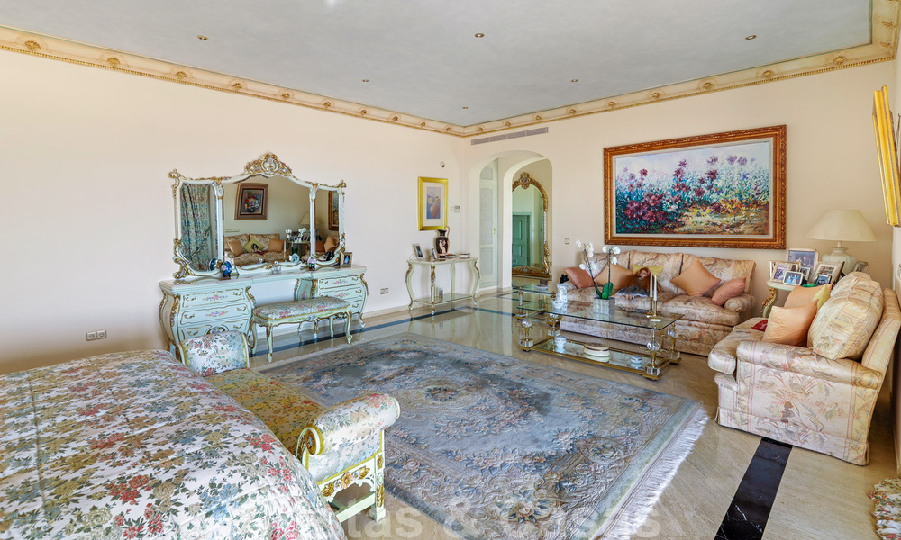 Villa de luxe à vendre dans un style espagnol classique, avec vue panoramique sur la mer à Benahavis - Marbella 38740