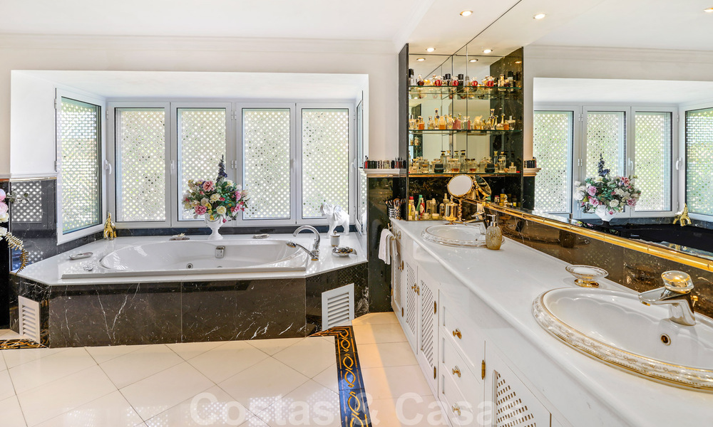 Villa de luxe à vendre dans un style espagnol classique, avec vue panoramique sur la mer à Benahavis - Marbella 38742