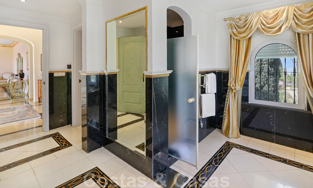 Villa de luxe à vendre dans un style espagnol classique, avec vue panoramique sur la mer à Benahavis - Marbella 38743