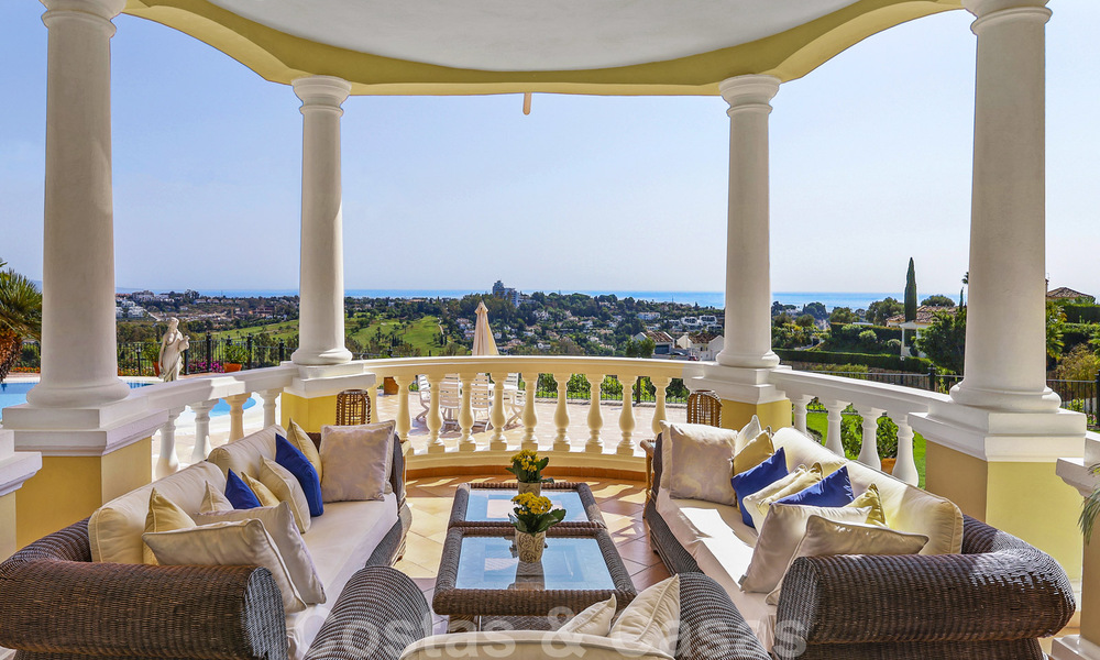 Villa de luxe à vendre dans un style espagnol classique, avec vue panoramique sur la mer à Benahavis - Marbella 38753