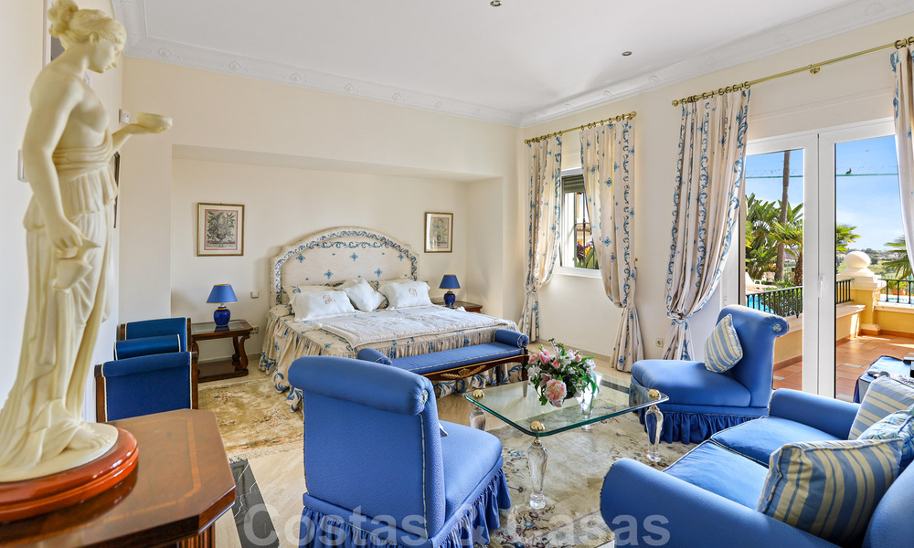Villa de luxe à vendre dans un style espagnol classique, avec vue panoramique sur la mer à Benahavis - Marbella 38757