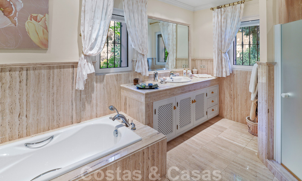 Villa de luxe à vendre dans un style espagnol classique, avec vue panoramique sur la mer à Benahavis - Marbella 38759