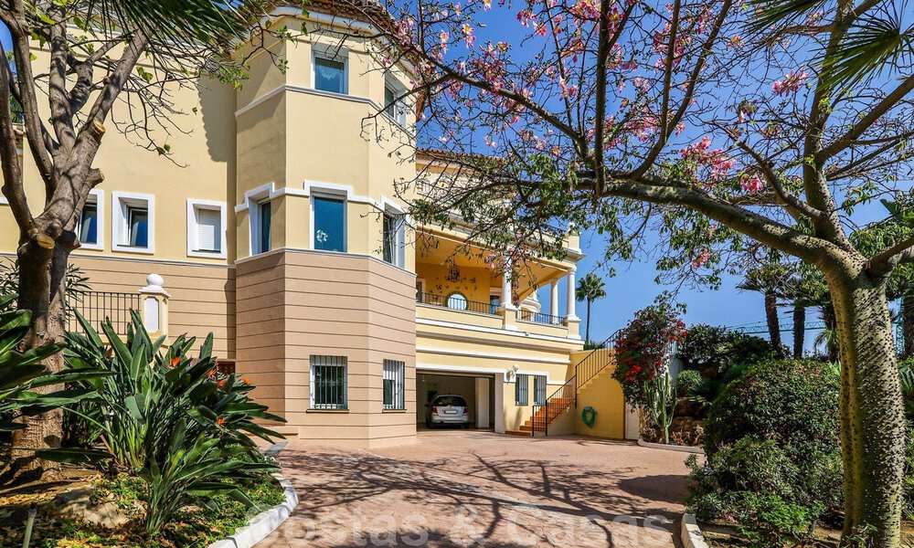 Villa de luxe à vendre dans un style espagnol classique, avec vue panoramique sur la mer à Benahavis - Marbella 38763