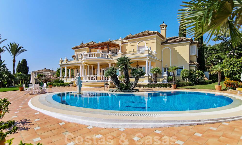 Villa de luxe à vendre dans un style espagnol classique, avec vue panoramique sur la mer à Benahavis - Marbella 38766