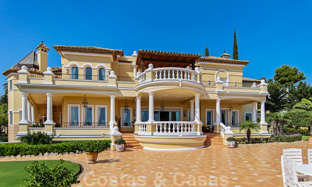 Villa de luxe à vendre dans un style espagnol classique, avec vue panoramique sur la mer à Benahavis - Marbella 38767