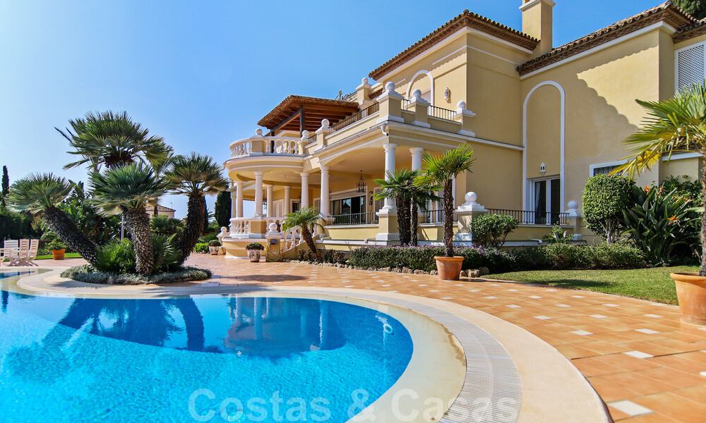 Villa de luxe à vendre dans un style espagnol classique, avec vue panoramique sur la mer à Benahavis - Marbella 38771