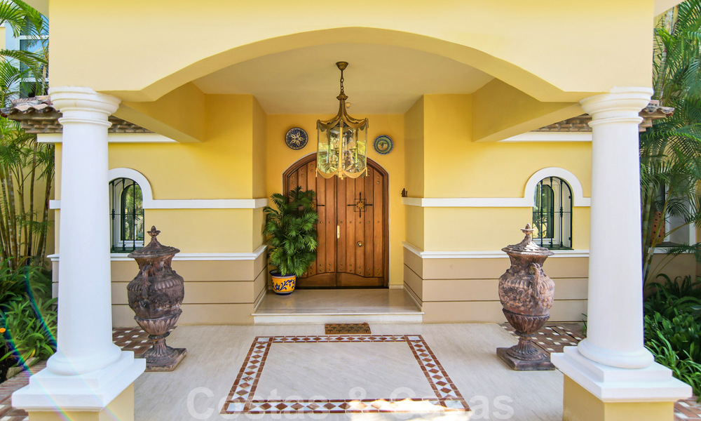 Villa de luxe à vendre dans un style espagnol classique, avec vue panoramique sur la mer à Benahavis - Marbella 38773