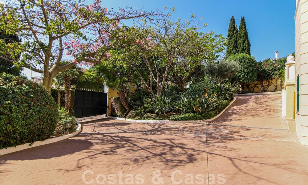 Villa de luxe à vendre dans un style espagnol classique, avec vue panoramique sur la mer à Benahavis - Marbella 38776