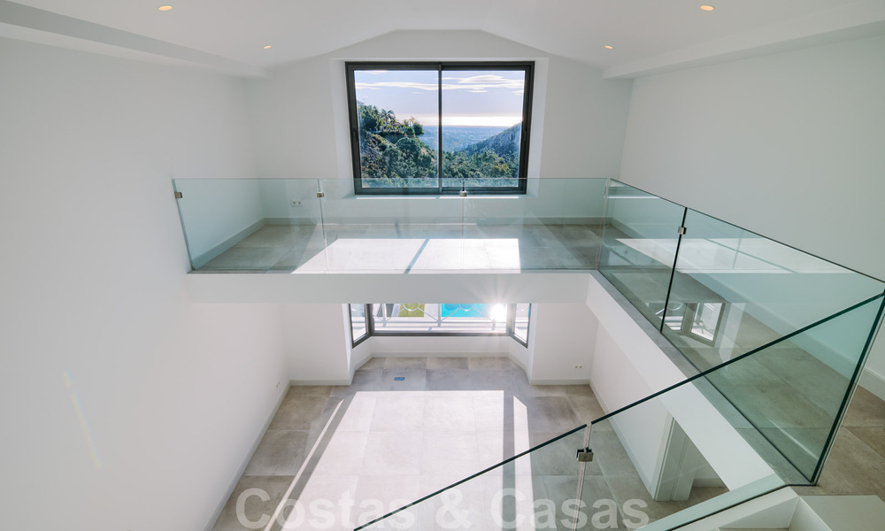 Majestueuse villa contemporaine méditerranéenne de luxe à vendre avec vue sur la mer dans le quartier exclusif El Madroñal à Benahavis - Marbella 38835