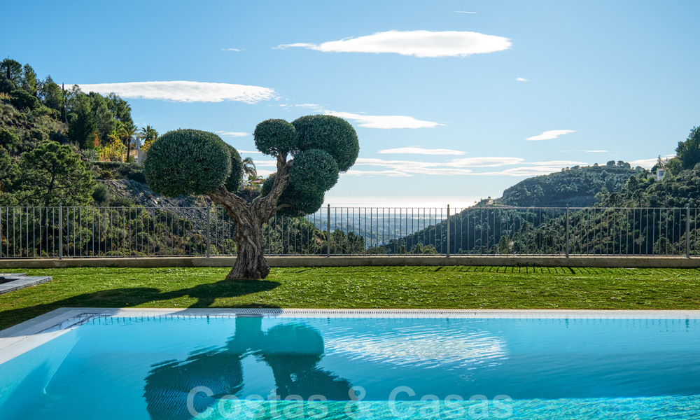 Majestueuse villa contemporaine méditerranéenne de luxe à vendre avec vue sur la mer dans le quartier exclusif El Madroñal à Benahavis - Marbella 38840
