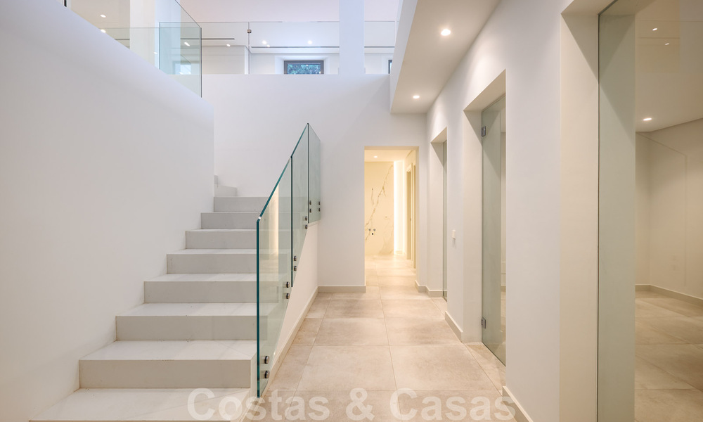 Majestueuse villa contemporaine méditerranéenne de luxe à vendre avec vue sur la mer dans le quartier exclusif El Madroñal à Benahavis - Marbella 38844