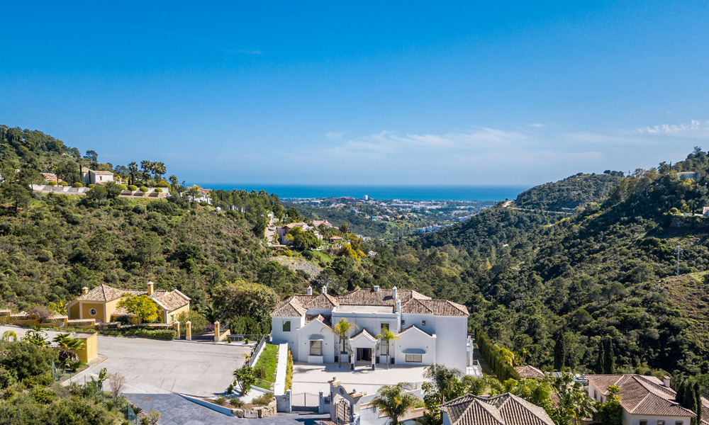 Majestueuse villa contemporaine méditerranéenne de luxe à vendre avec vue sur la mer dans le quartier exclusif El Madroñal à Benahavis - Marbella 38874