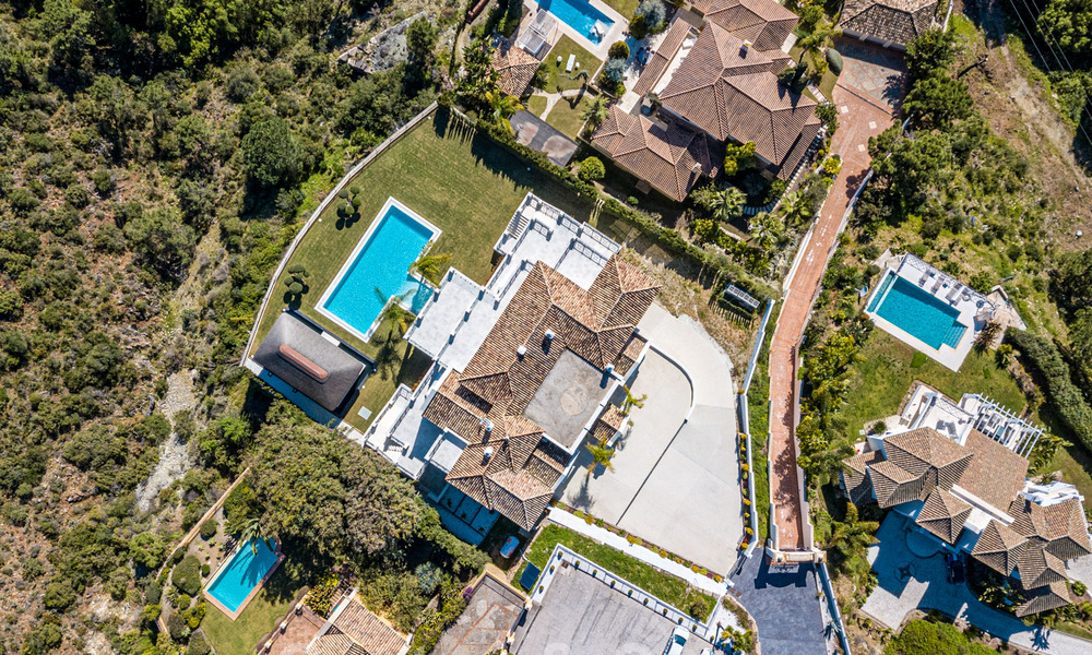 Majestueuse villa contemporaine méditerranéenne de luxe à vendre avec vue sur la mer dans le quartier exclusif El Madroñal à Benahavis - Marbella 38878