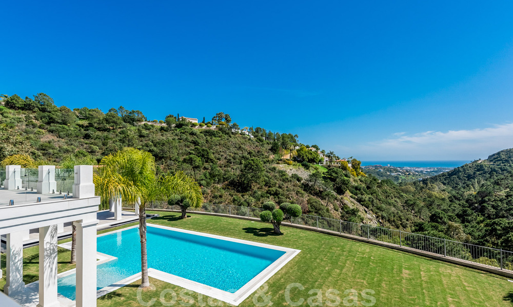 Majestueuse villa contemporaine méditerranéenne de luxe à vendre avec vue sur la mer dans le quartier exclusif El Madroñal à Benahavis - Marbella 38880