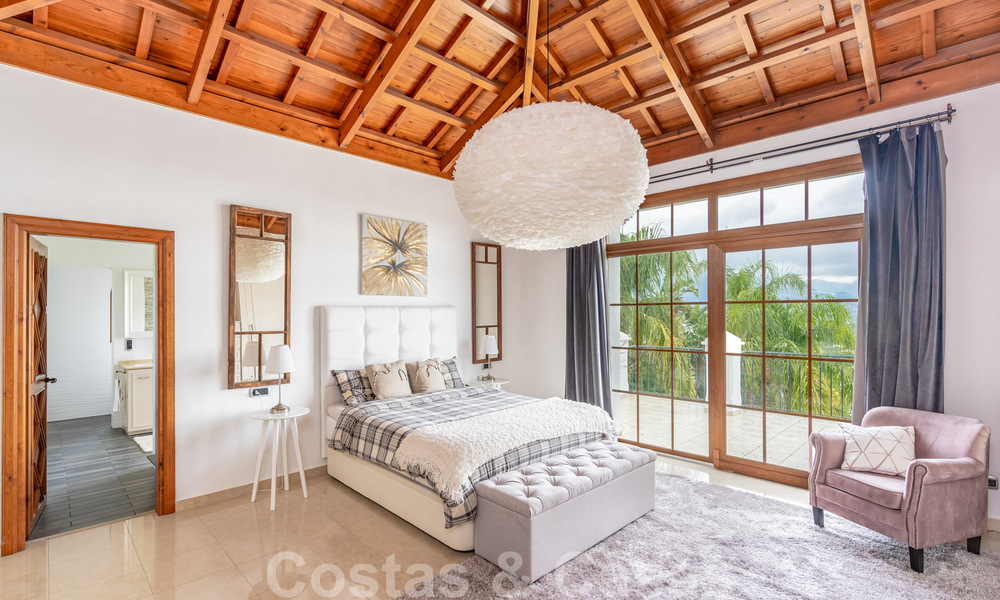 Élégante villa espagnole de luxe à vendre sur un grand terrain à Mijas, Costa del Sol 38948
