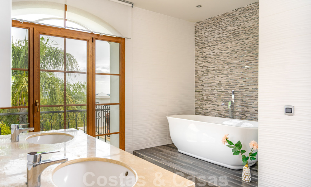 Élégante villa espagnole de luxe à vendre sur un grand terrain à Mijas, Costa del Sol 38949