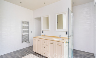 Élégante villa espagnole de luxe à vendre sur un grand terrain à Mijas, Costa del Sol 38950 