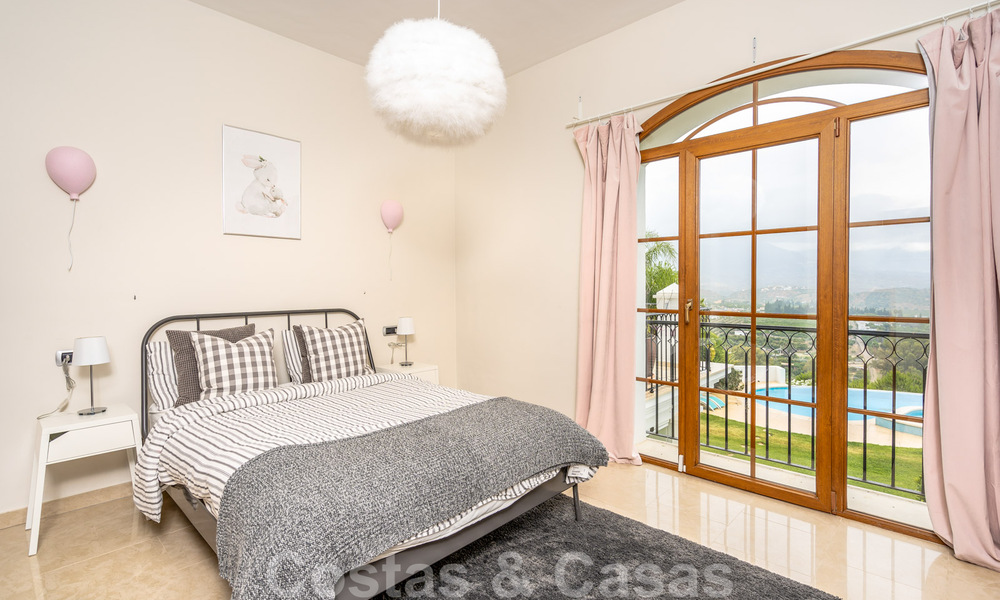 Élégante villa espagnole de luxe à vendre sur un grand terrain à Mijas, Costa del Sol 38952