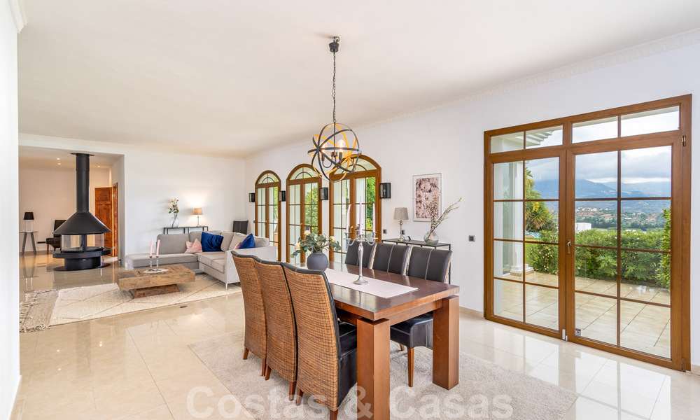 Élégante villa espagnole de luxe à vendre sur un grand terrain à Mijas, Costa del Sol 38955