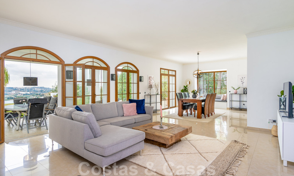Élégante villa espagnole de luxe à vendre sur un grand terrain à Mijas, Costa del Sol 38956
