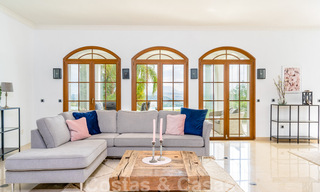 Élégante villa espagnole de luxe à vendre sur un grand terrain à Mijas, Costa del Sol 38960 