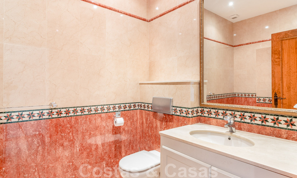 Élégante villa espagnole de luxe à vendre sur un grand terrain à Mijas, Costa del Sol 38963