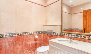 Élégante villa espagnole de luxe à vendre sur un grand terrain à Mijas, Costa del Sol 38963 