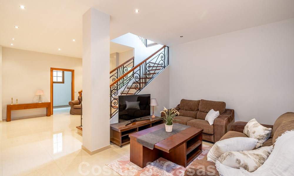 Élégante villa espagnole de luxe à vendre sur un grand terrain à Mijas, Costa del Sol 38965