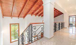 Élégante villa espagnole de luxe à vendre sur un grand terrain à Mijas, Costa del Sol 38970 