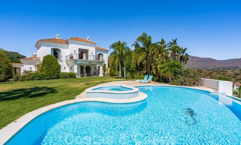 Élégante villa espagnole de luxe à vendre sur un grand terrain à Mijas, Costa del Sol 38972