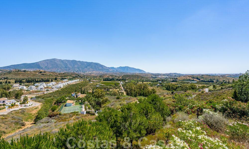 Élégante villa espagnole de luxe à vendre sur un grand terrain à Mijas, Costa del Sol 38977