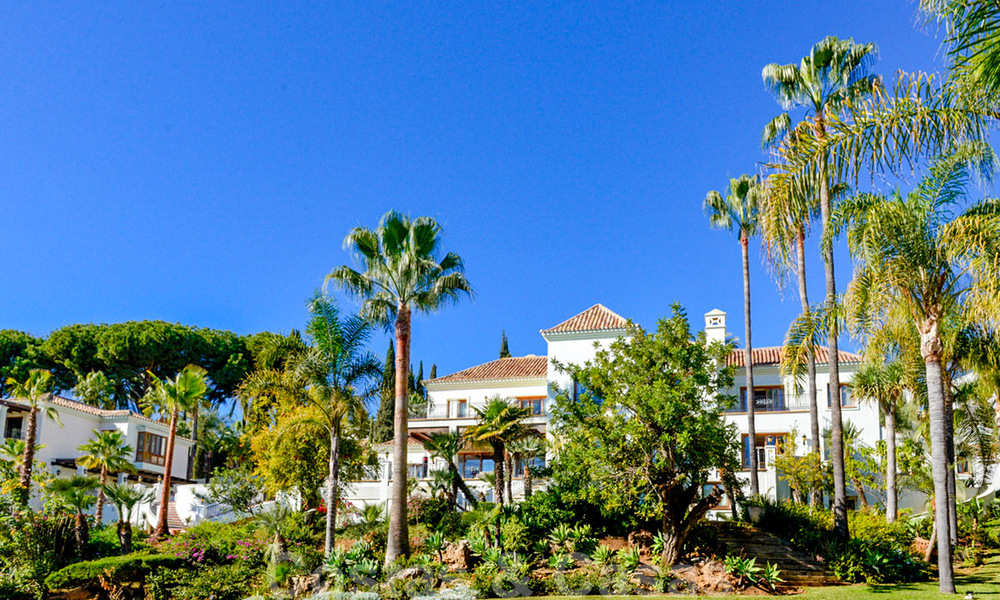 Vente d'une propriété majestueuse et royale avec des logements pour invités et une intimité totale, entourée de terrains de golf à Benahavis - Marbella 38984