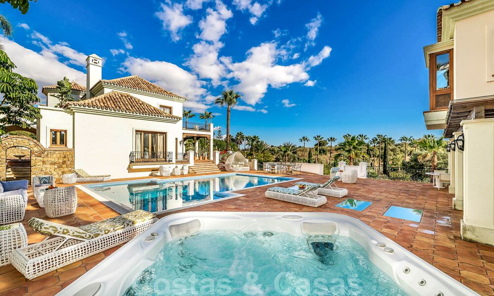 Vente d'une propriété majestueuse et royale avec des logements pour invités et une intimité totale, entourée de terrains de golf à Benahavis - Marbella 38988
