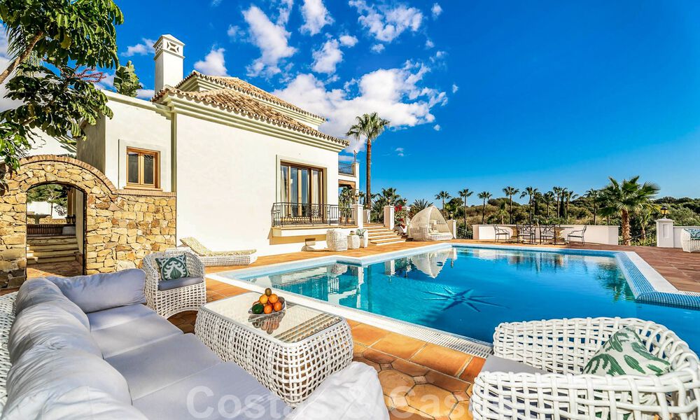 Vente d'une propriété majestueuse et royale avec des logements pour invités et une intimité totale, entourée de terrains de golf à Benahavis - Marbella 38989