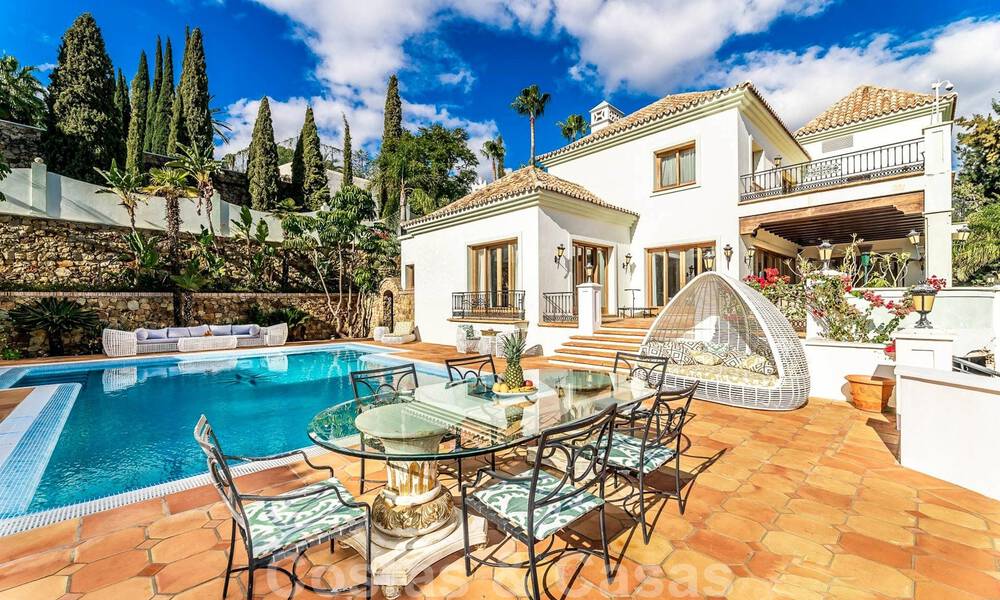 Vente d'une propriété majestueuse et royale avec des logements pour invités et une intimité totale, entourée de terrains de golf à Benahavis - Marbella 38990