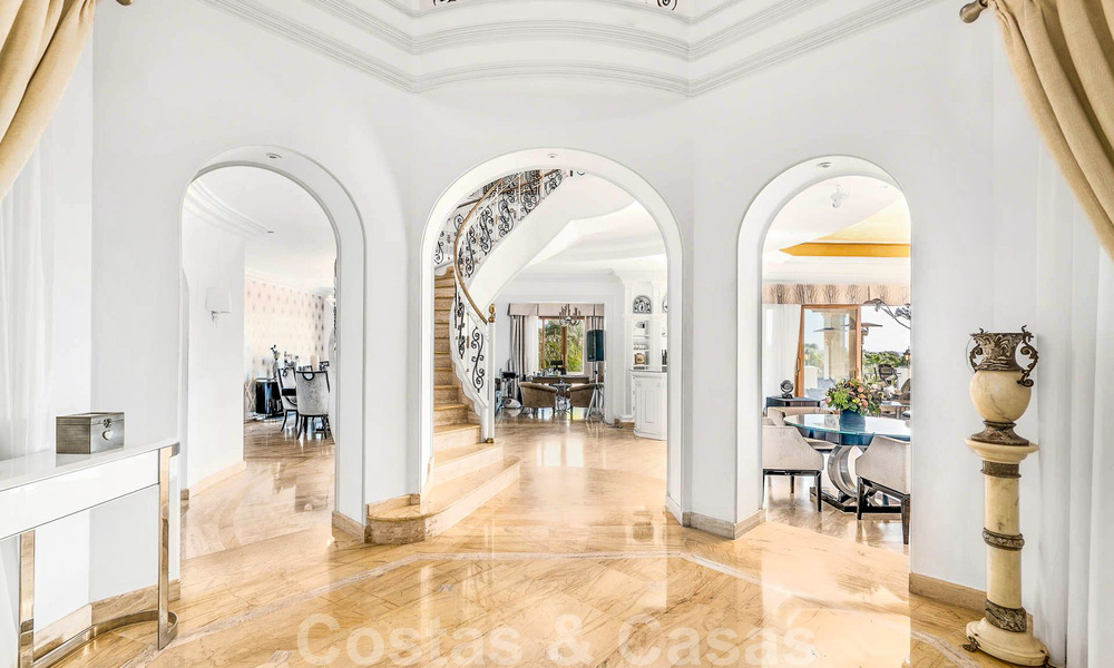 Vente d'une propriété majestueuse et royale avec des logements pour invités et une intimité totale, entourée de terrains de golf à Benahavis - Marbella 38992