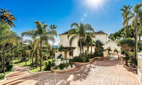 Vente d'une propriété majestueuse et royale avec des logements pour invités et une intimité totale, entourée de terrains de golf à Benahavis - Marbella 38994