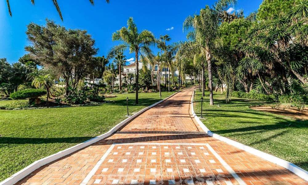 Vente d'une propriété majestueuse et royale avec des logements pour invités et une intimité totale, entourée de terrains de golf à Benahavis - Marbella 38998