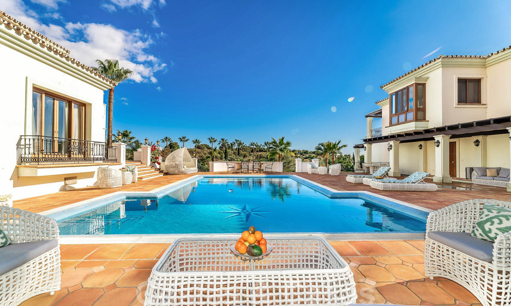Vente d'une propriété majestueuse et royale avec des logements pour invités et une intimité totale, entourée de terrains de golf à Benahavis - Marbella 39000