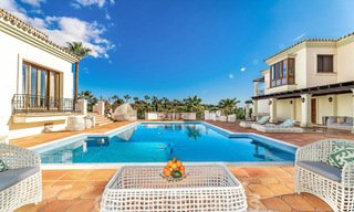 Vente d'une propriété majestueuse et royale avec des logements pour invités et une intimité totale, entourée de terrains de golf à Benahavis - Marbella 39000 